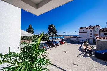 Air-Conditioned 2-Bedroom Apartment in Zadar for 6