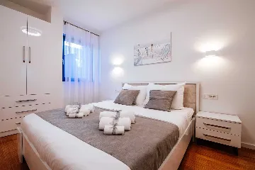 Air-Conditioned 2-Bedroom Apartment in Zadar for 6