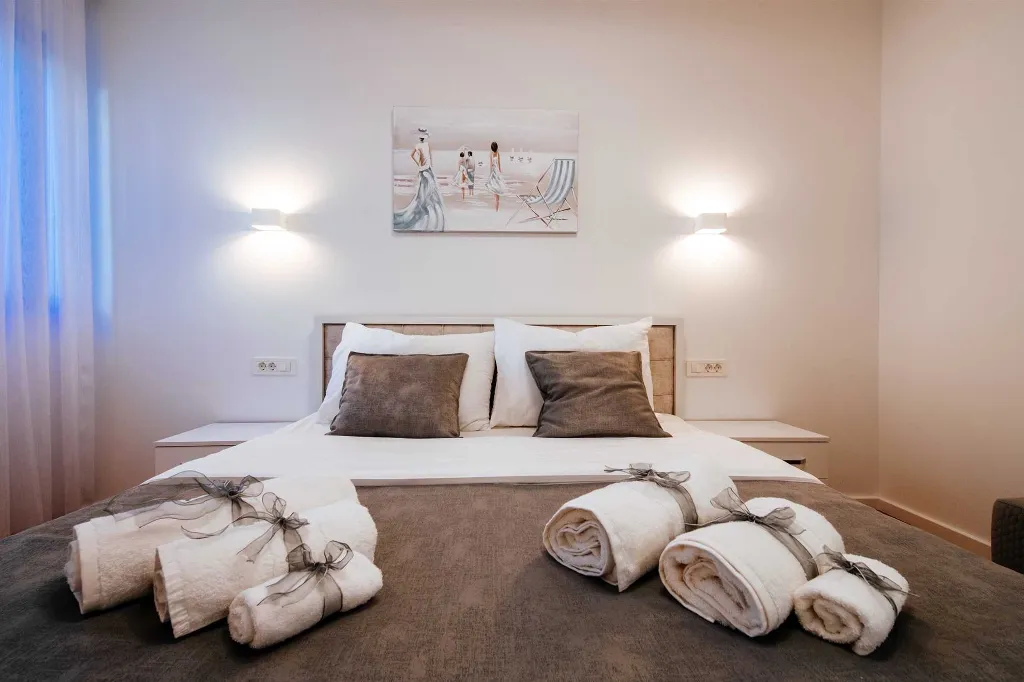 Air-Conditioned 2-Bedroom Apartment in Zadar for 6