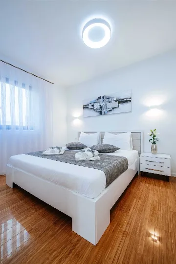 Air-Conditioned 2-Bedroom Apartment in Zadar for 6