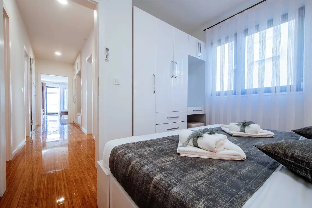 Air-Conditioned 2-Bedroom Apartment in Zadar for 6