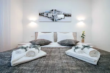 Air-Conditioned 2-Bedroom Apartment in Zadar for 6