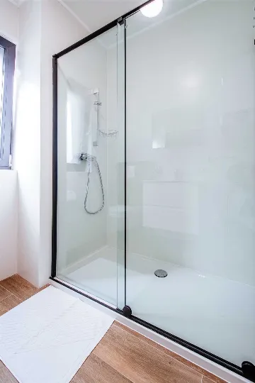 Air-Conditioned 2-Bedroom Apartment in Zadar for 6