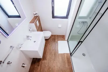 Air-Conditioned 2-Bedroom Apartment in Zadar for 6