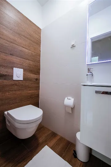 Air-Conditioned 2-Bedroom Apartment in Zadar for 6