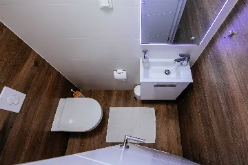 Air-Conditioned 2-Bedroom Apartment in Zadar for 6