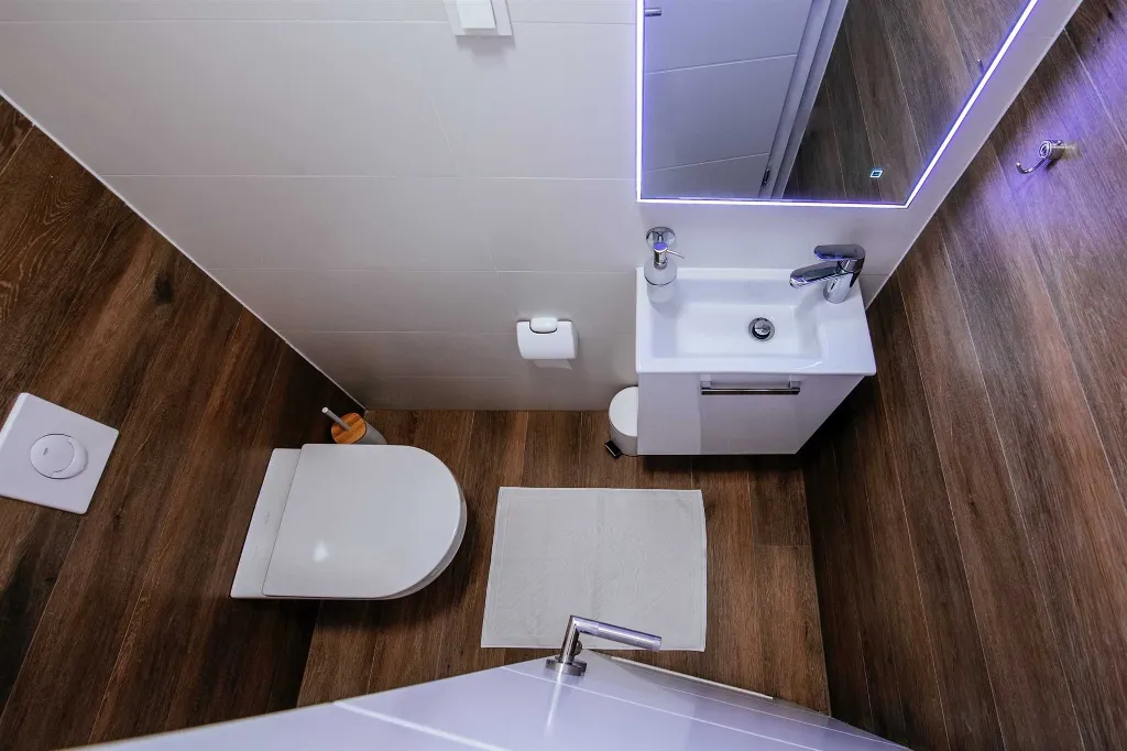 Air-Conditioned 2-Bedroom Apartment in Zadar for 6