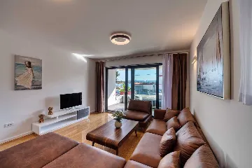 Air-Conditioned 2-Bedroom Apartment in Zadar for 6