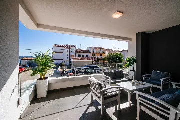 Air-Conditioned 2-Bedroom Apartment in Zadar for 6