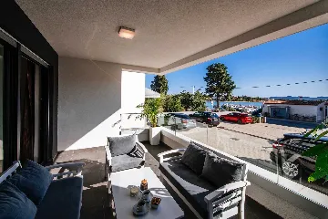 Air-Conditioned 2-Bedroom Apartment in Zadar for 6