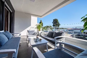 Air-Conditioned 2-Bedroom Apartment in Zadar for 6