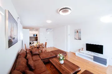 Air-Conditioned 2-Bedroom Apartment in Zadar for 6