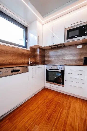 Air-Conditioned 2-Bedroom Apartment in Zadar for 6