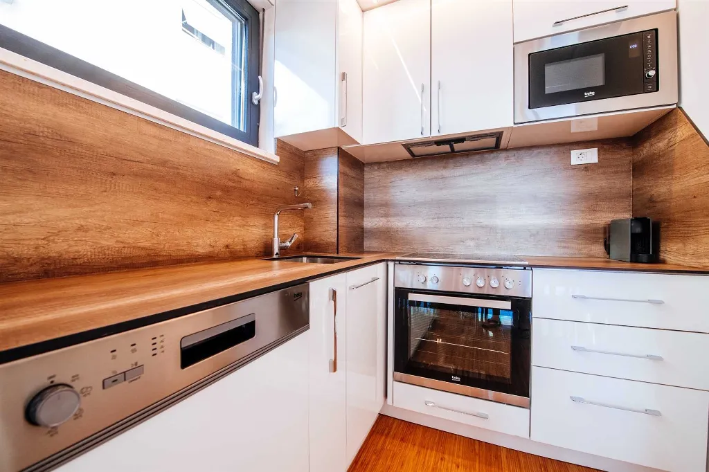 Air-Conditioned 2-Bedroom Apartment in Zadar for 6