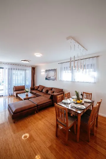 Air-Conditioned 2-Bedroom Apartment in Zadar for 6
