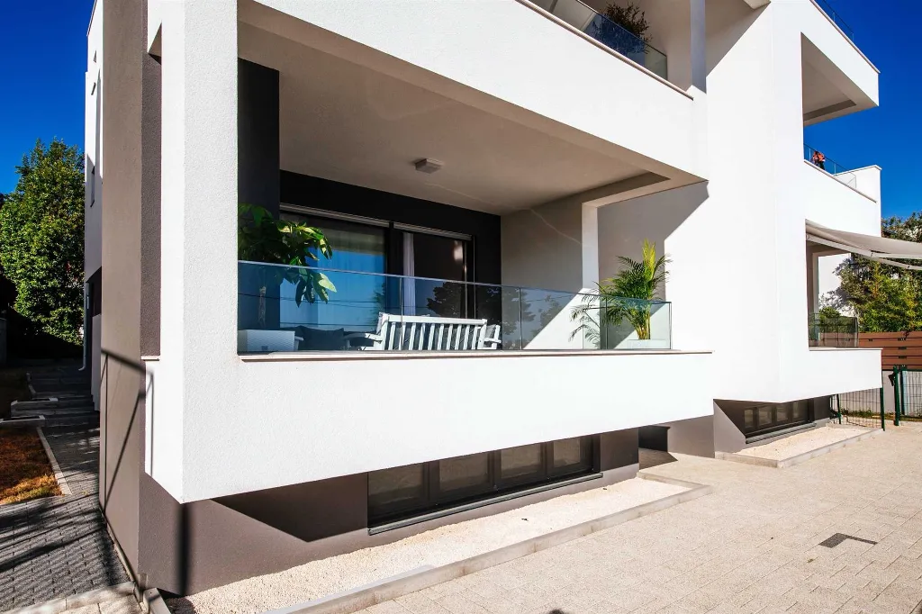 Air-Conditioned 2-Bedroom Apartment in Zadar for 6