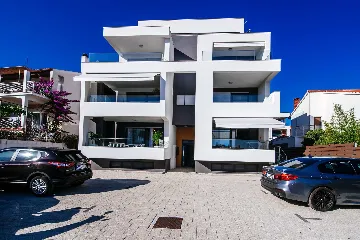 Air-Conditioned 2-Bedroom Apartment in Zadar for 6