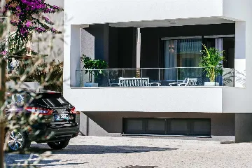 Air-Conditioned 2-Bedroom Apartment in Zadar for 6