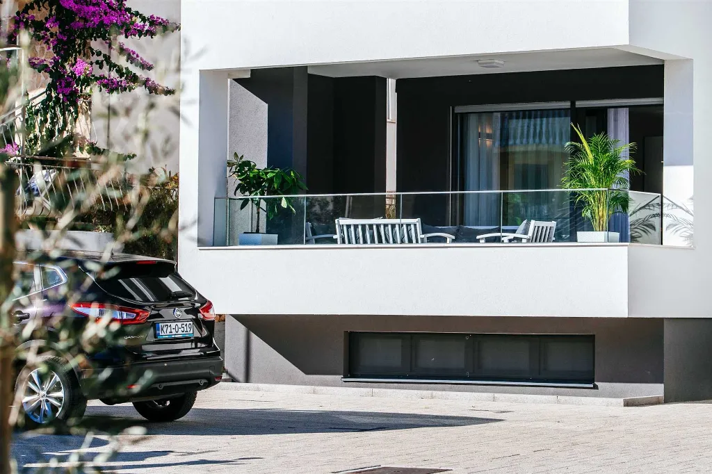 Air-Conditioned 2-Bedroom Apartment in Zadar for 6