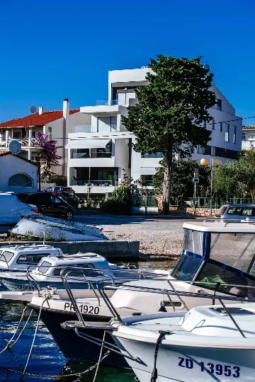 Air-Conditioned 2-Bedroom Apartment in Zadar for 6