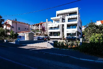 Air-Conditioned 2-Bedroom Apartment in Zadar for 6