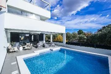 4-Bedroom Villa for up to 10 in Biograd na Moru