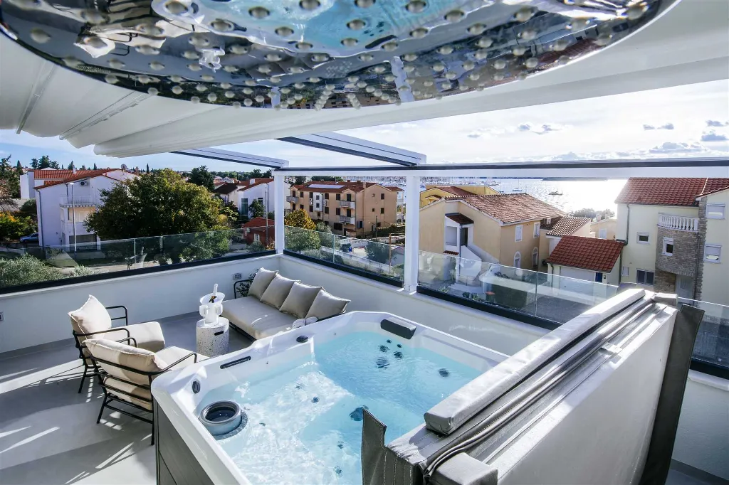 4-Bedroom Villa for up to 10 in Biograd na Moru
