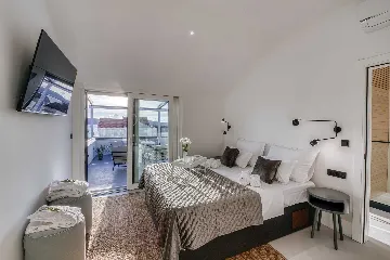 4-Bedroom Villa for up to 10 in Biograd na Moru