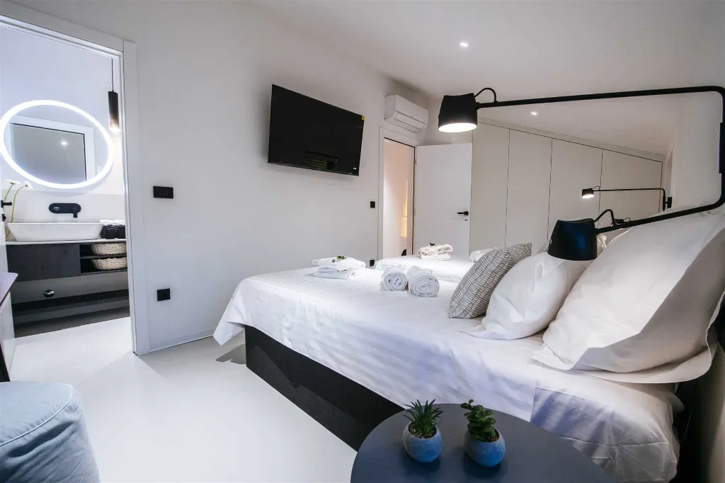 4-Bedroom Villa for up to 10 in Biograd na Moru
