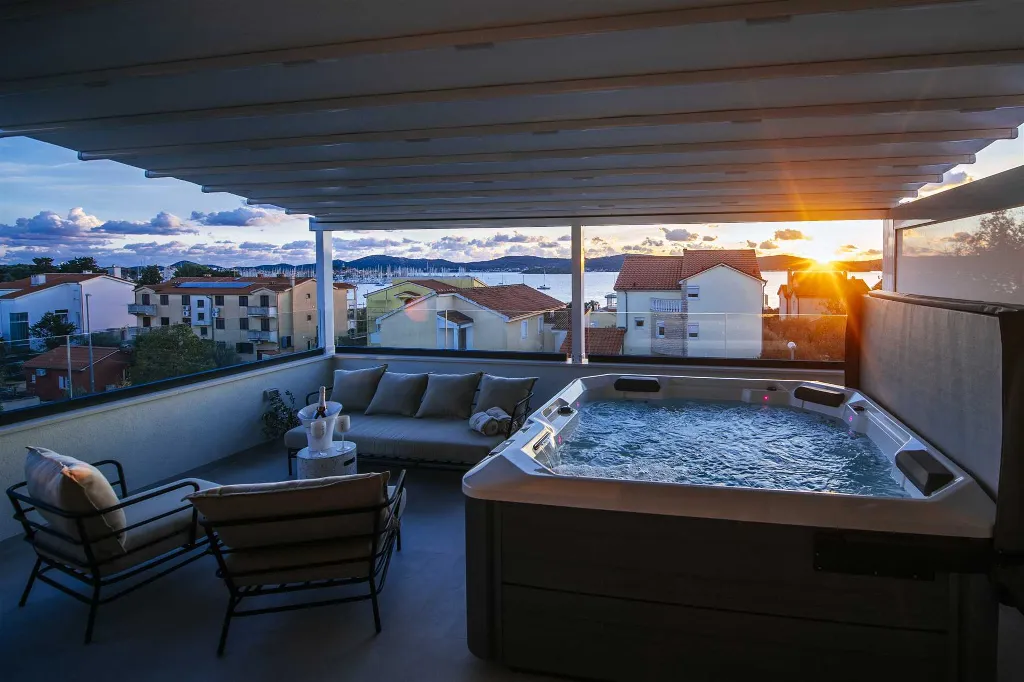 4-Bedroom Villa for up to 10 in Biograd na Moru