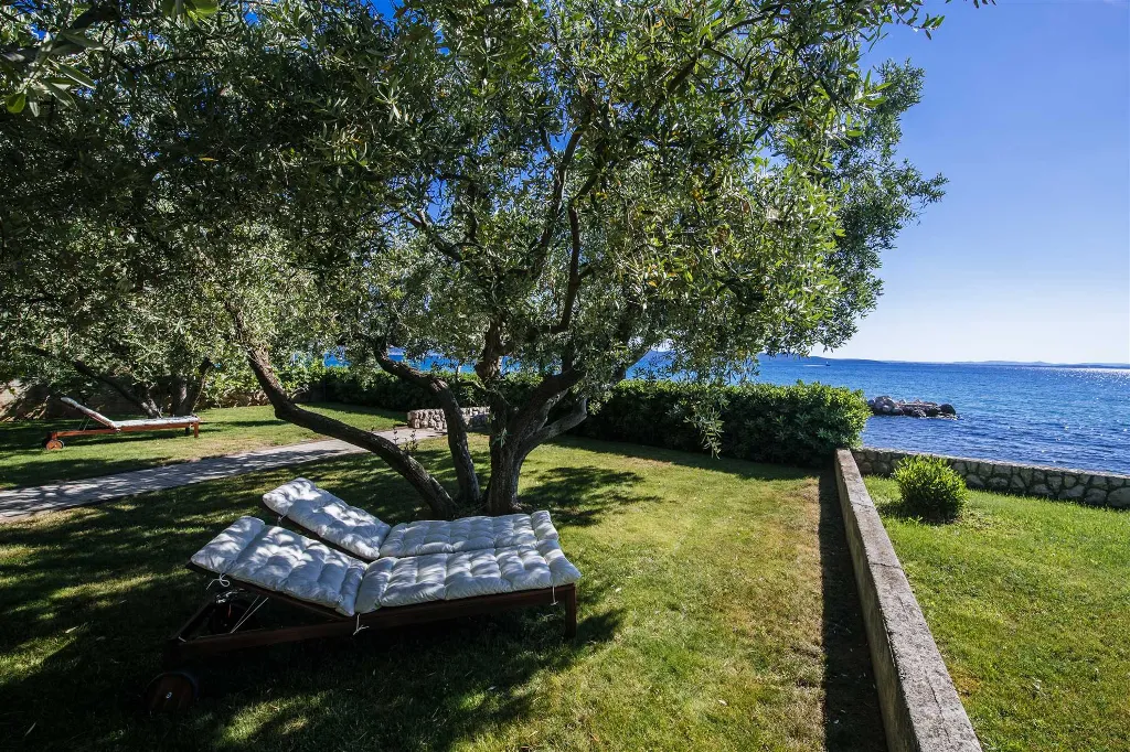 Zadar 5-Bedroom Villa with Jacuzzi (Up to 10)