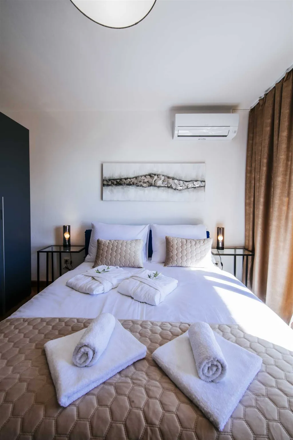 Zadar 5-Bedroom Villa with Jacuzzi (Up to 10)