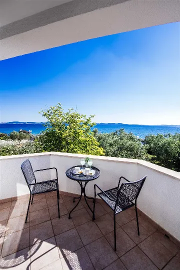 Zadar 5-Bedroom Villa with Jacuzzi (Up to 10)