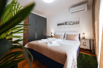 Zadar 5-Bedroom Villa with Jacuzzi (Up to 10)