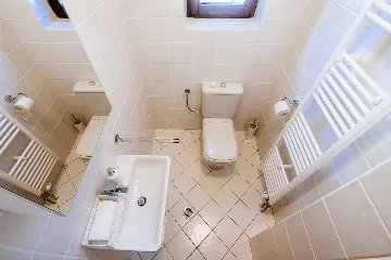 Zadar 5-Bedroom Villa with Jacuzzi (Up to 10)