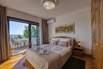 Zadar 5-Bedroom Villa with Jacuzzi (Up to 10)