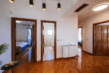 Zadar 5-Bedroom Villa with Jacuzzi (Up to 10)