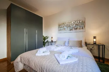 Zadar 5-Bedroom Villa with Jacuzzi (Up to 10)