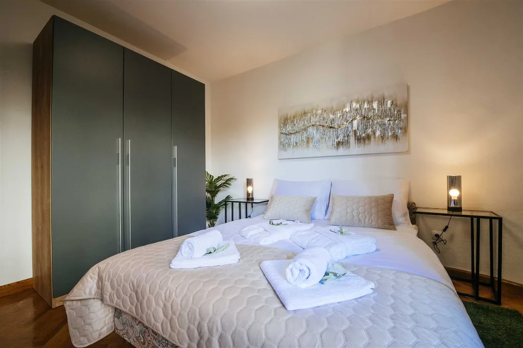 Zadar 5-Bedroom Villa with Jacuzzi (Up to 10)