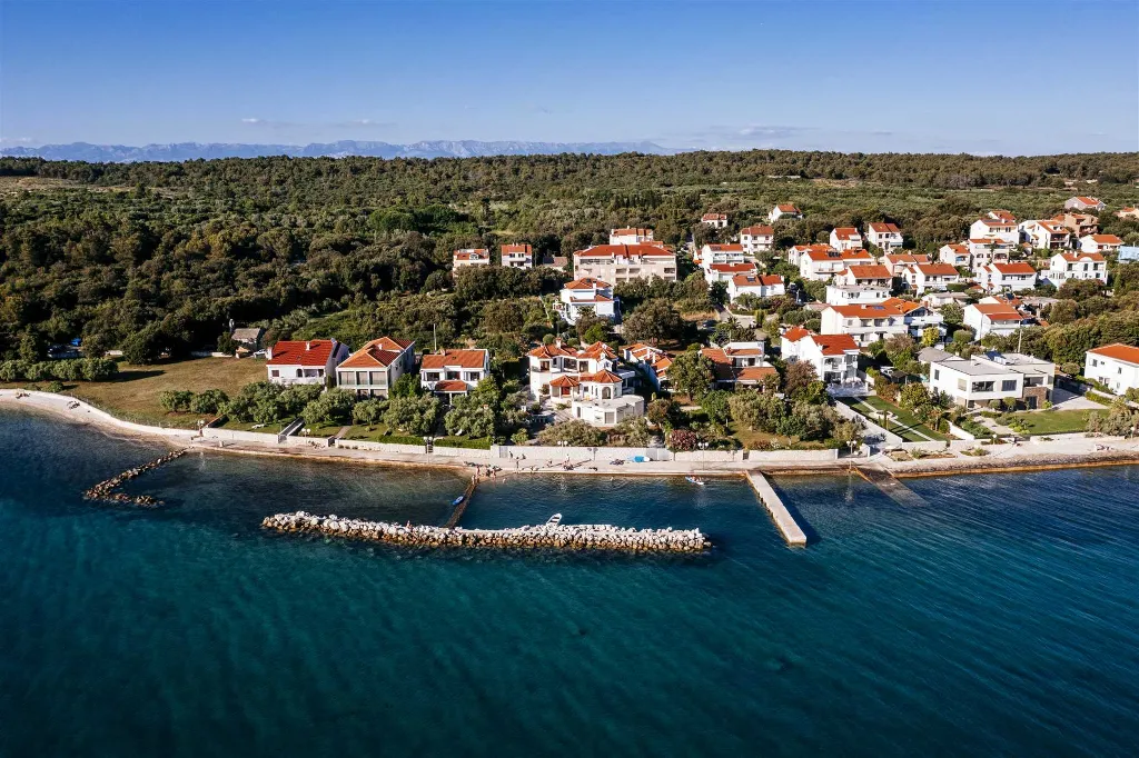 Zadar 5-Bedroom Villa with Jacuzzi (Up to 10)