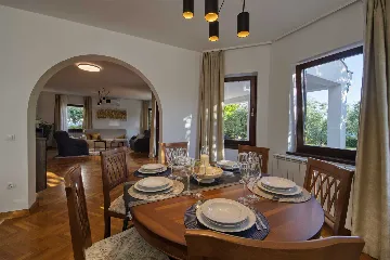 Zadar 5-Bedroom Villa with Jacuzzi (Up to 10)