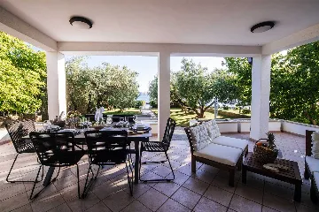 Zadar 5-Bedroom Villa with Jacuzzi (Up to 10)