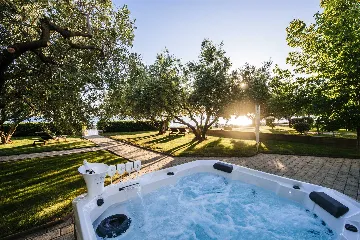 Zadar 5-Bedroom Villa with Jacuzzi (Up to 10)
