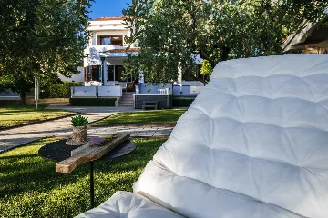 Zadar 5-Bedroom Villa with Jacuzzi (Up to 10)