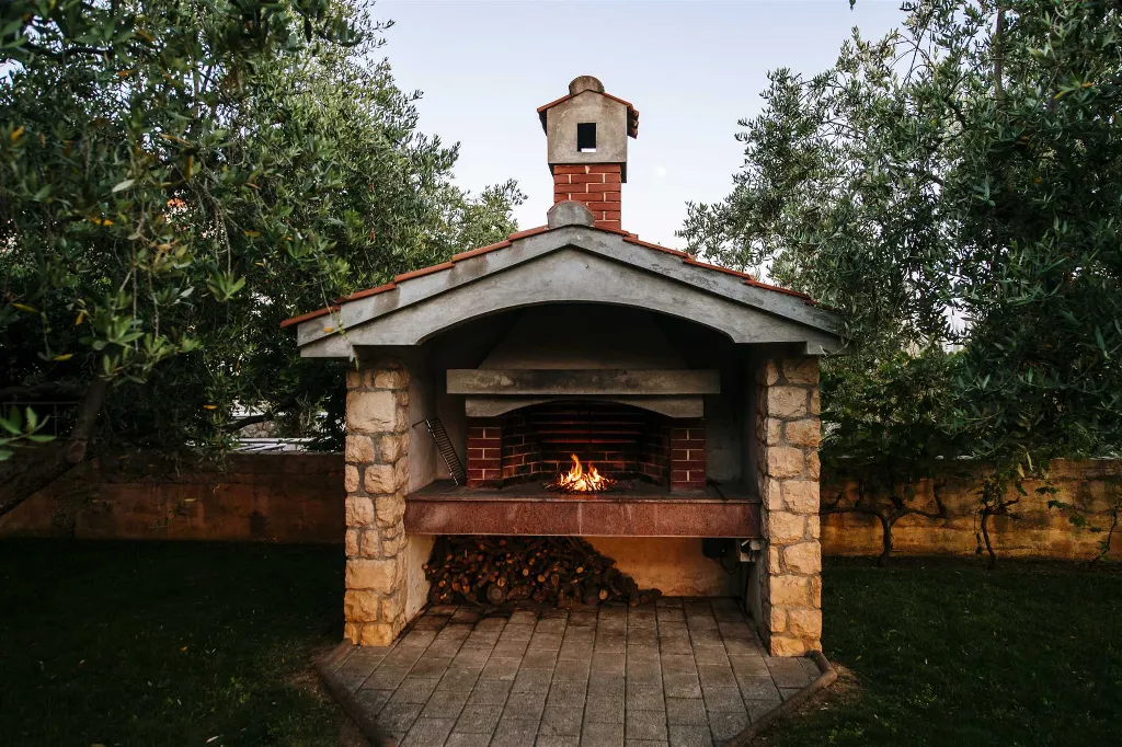 Zadar 5-Bedroom Villa with Jacuzzi (Up to 10)