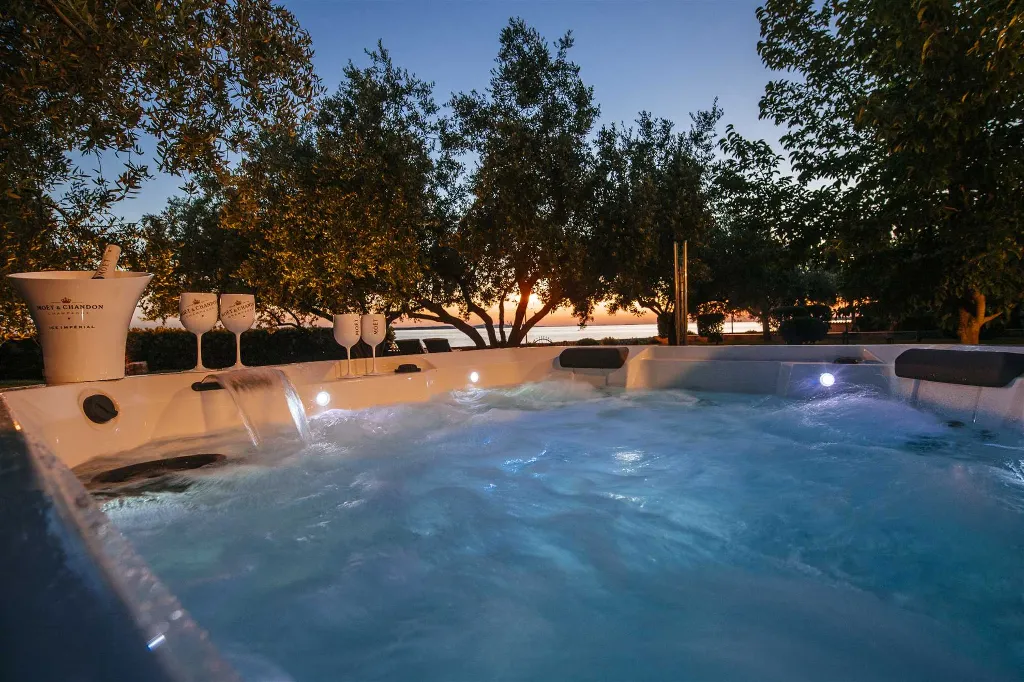 Zadar 5-Bedroom Villa with Jacuzzi (Up to 10)