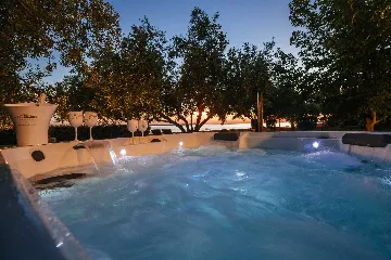 Zadar 5-Bedroom Villa with Jacuzzi (Up to 10)