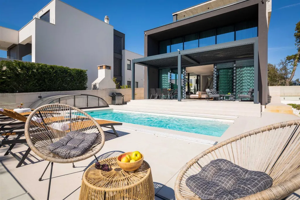 Petrčane Villa for 8 Guests with 4 Bedrooms