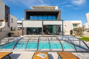 Petrčane Villa for 8 Guests with 4 Bedrooms