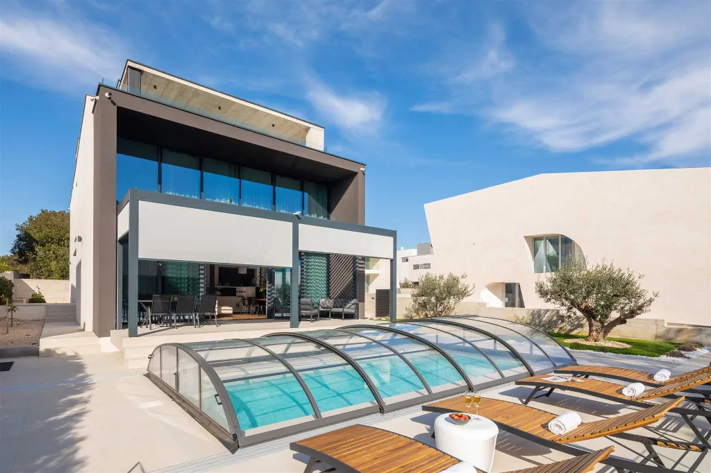 Petrčane Villa for 8 Guests with 4 Bedrooms